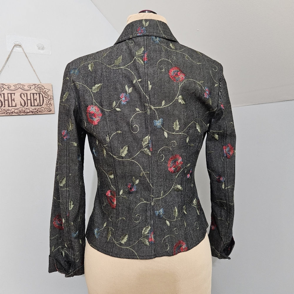 WORTH Embroidered Denim Jacket Floral Fitted Button Front Women’s Size 6 Blazer - Picture 5 of 14